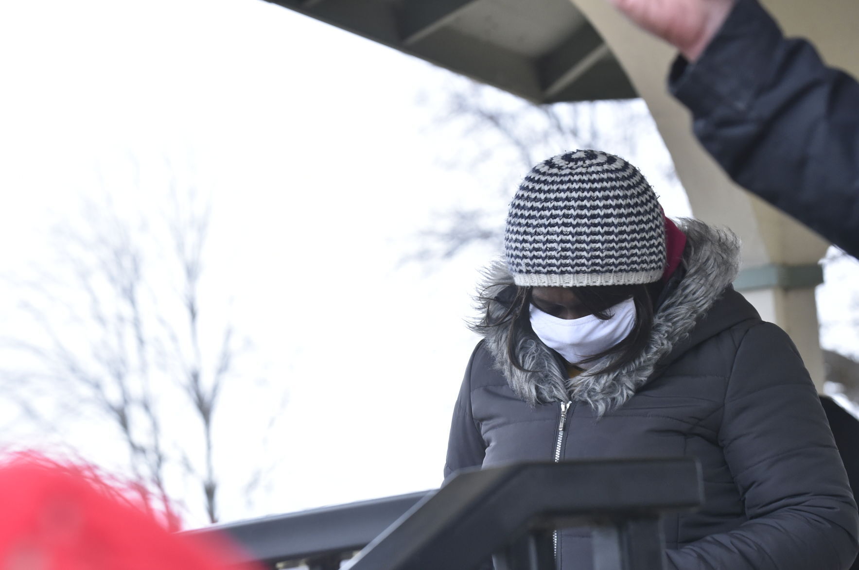Darnisha Garbade bows her head in prayer